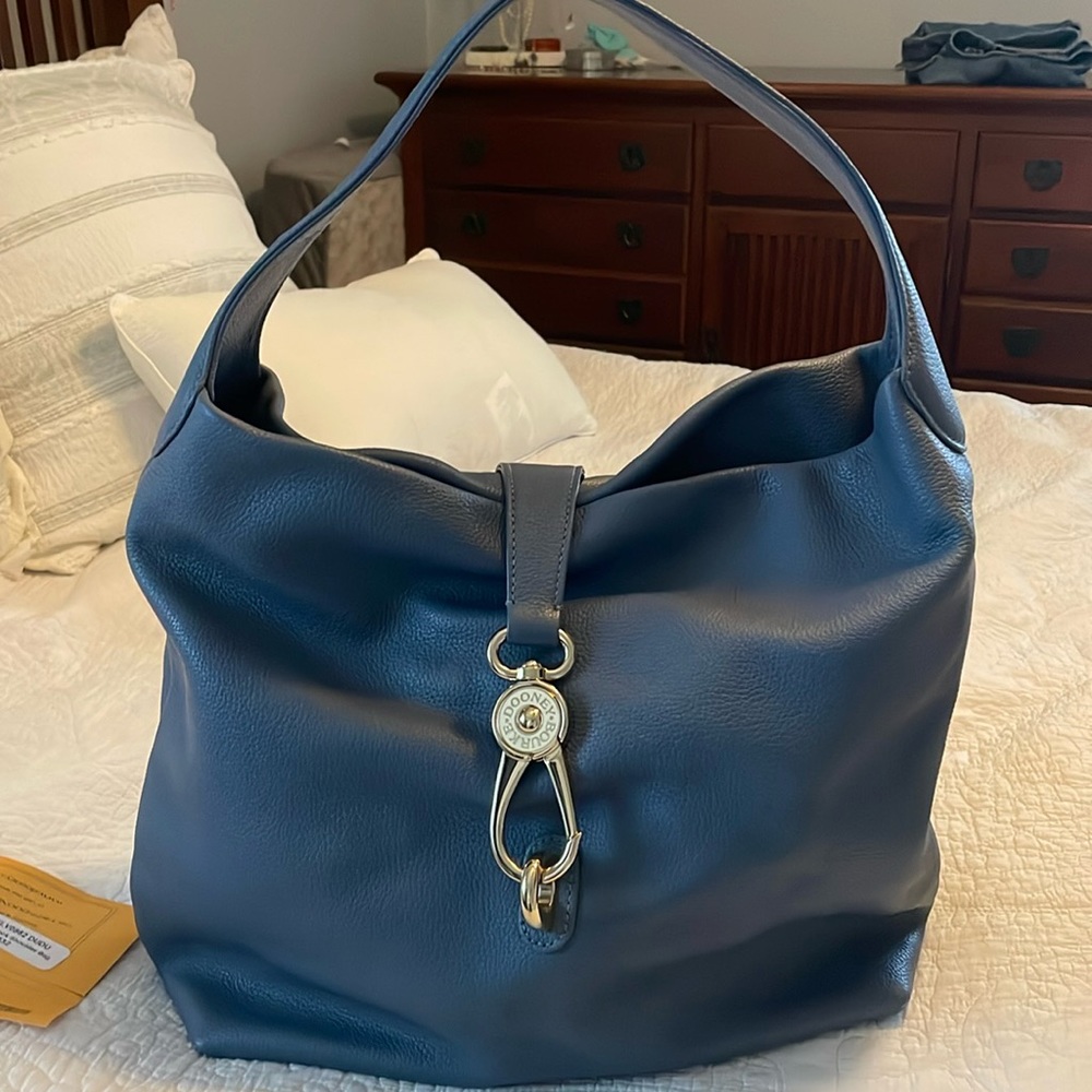 Dooney and Bourke logo lock EUC